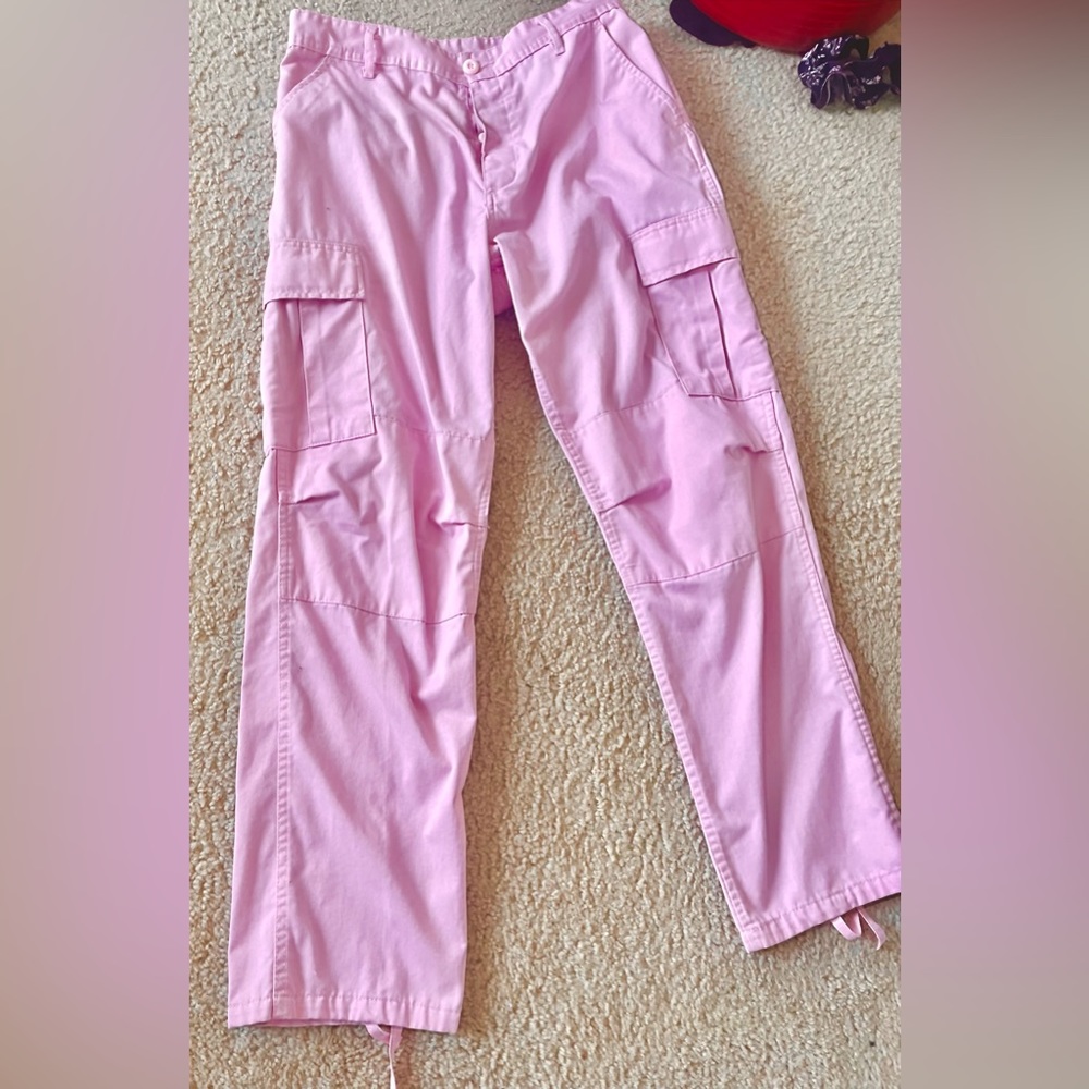 Zumiez size 8/10 or 31 in. in the waist. Pale pink & adorable. Only worn 7 times